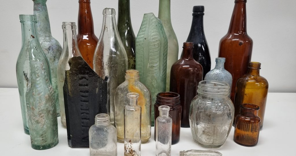 Bottles Crown Street Northsea 19th Century. Biosis HIP 